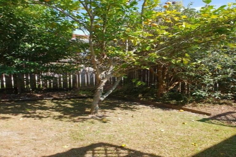 Photo of property in 9 Lex Avenue, Green Bay, Auckland, 0604