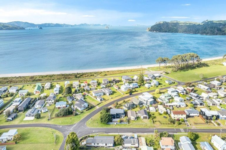 Photo of property in 2 Banks Street, Cooks Beach, Whitianga, 3591