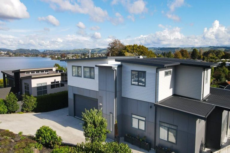 Photo of property in 2b Pah Road, Kawaha Point, Rotorua, 3010