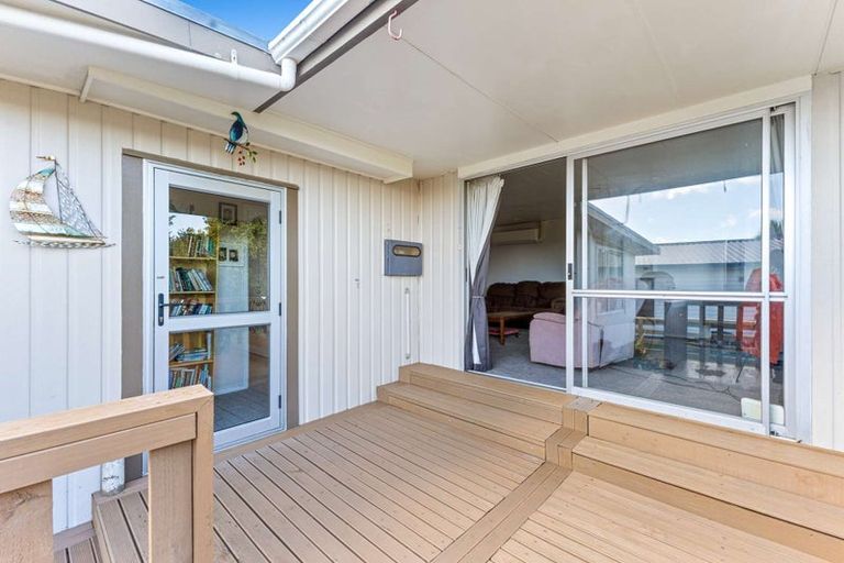 Photo of property in 19 Pukatea Street, Inglewood, 4330