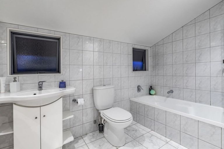 Photo of property in 13 Oakway Drive, Schnapper Rock, Auckland, 0632