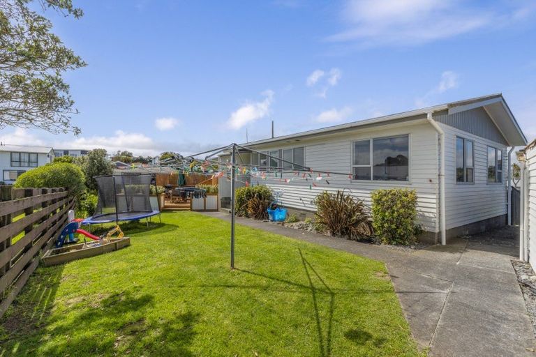 Photo of property in 2 Pennant Grove, Titahi Bay, Porirua, 5022