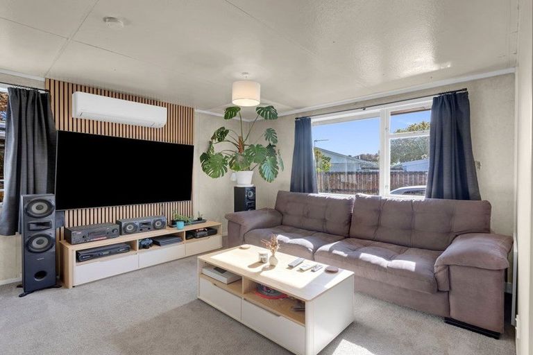 Photo of property in 43 Oakfield Crescent, Pukete, Hamilton, 3200