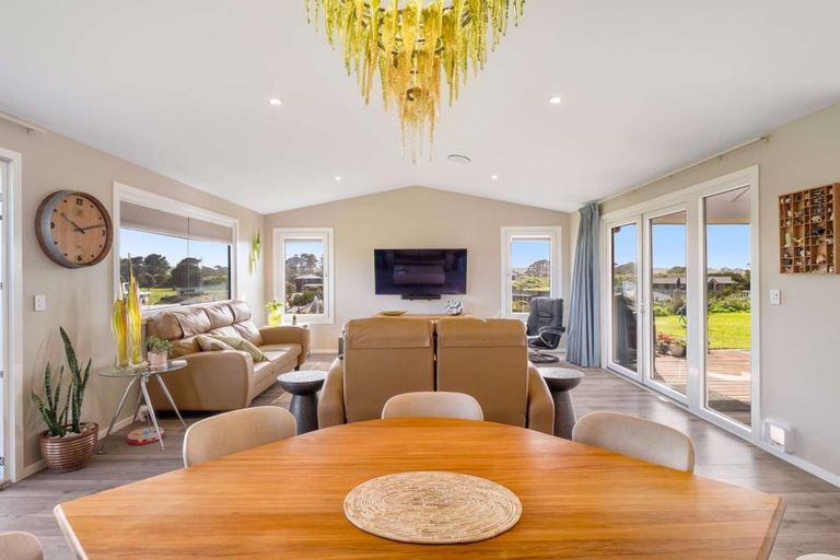 Photo of property in 12 Longbeach Drive, Castlecliff, Whanganui, 4501