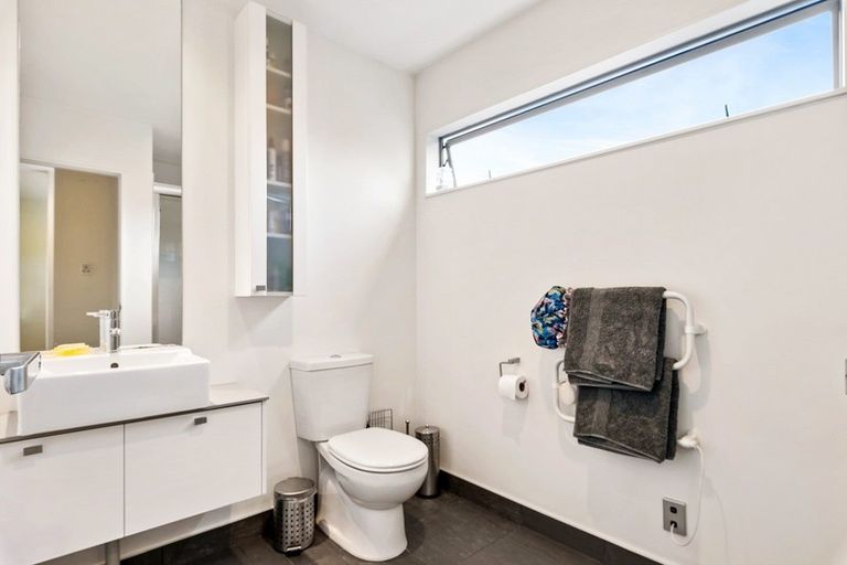 Photo of property in 76h Edmonton Road, Henderson, Auckland, 0612