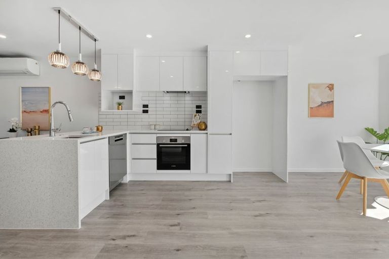 Photo of property in 2/12 William Street, Mangere East, Auckland, 2024