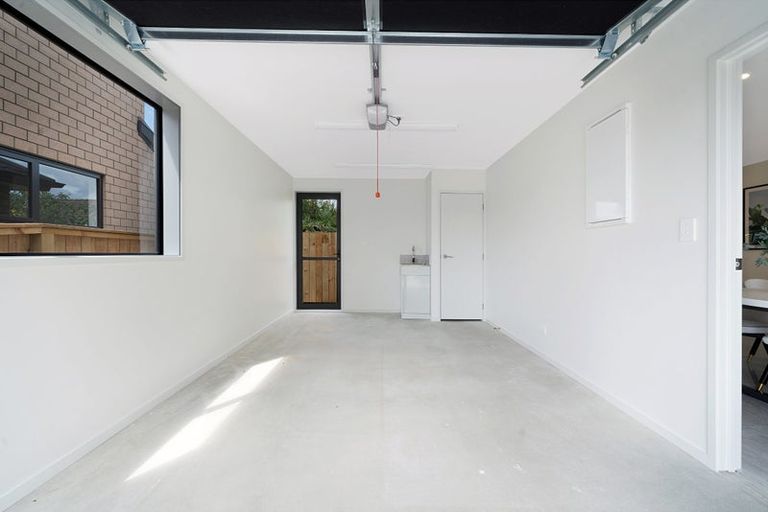 Photo of property in 8b Strid Road, Te Atatu South, Auckland, 0610