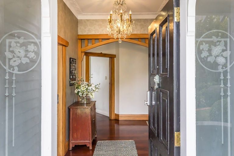 Photo of property in 39 Mills Road, Brooklyn, Wellington, 6021