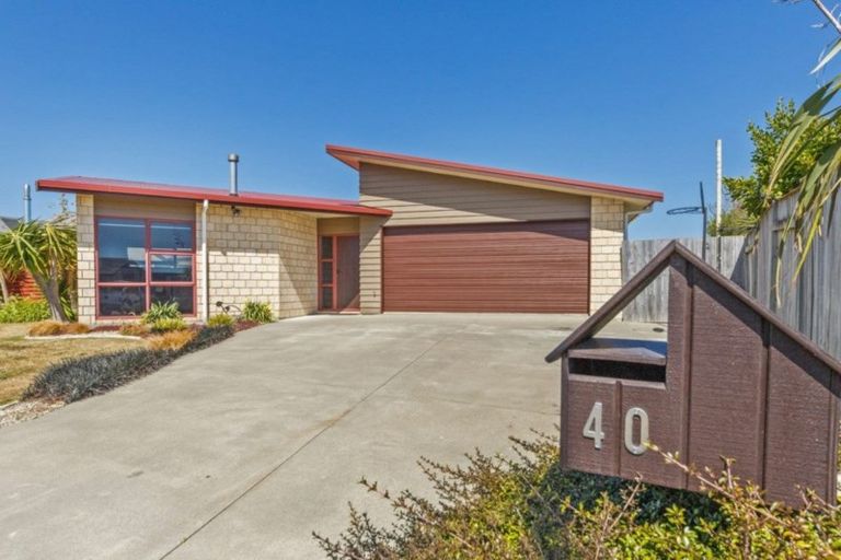 Photo of property in 40 Geneva Terrace, Kelvin Grove, Palmerston North, 4414
