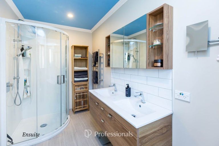 Photo of property in 18 Clearwater Terrace, Brown Owl, Upper Hutt, 5018