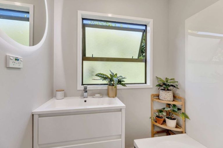 Photo of property in 91 Awaroa Road, Helensville, 0800