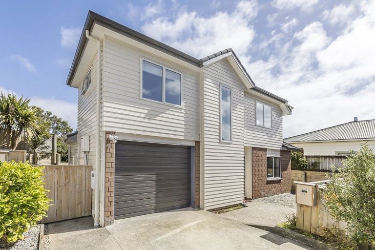 Photo of property in 16u7 Black Rock Road, Newlands, Wellington, 6037