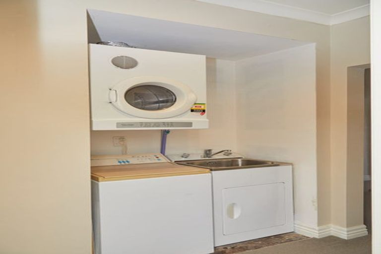 Photo of property in 53 Garden Road, Northland, Wellington, 6012