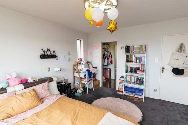Photo of property in 1 Paddington Grove, Karori, Wellington, 6012