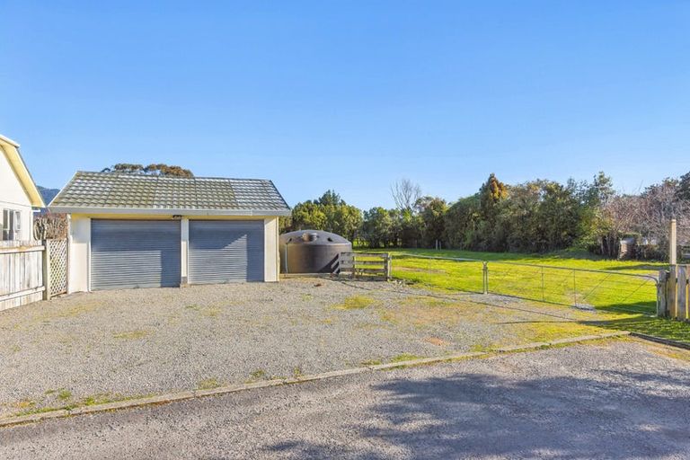 Photo of property in 931 State Highway 1, Te Horo, Otaki, 5581