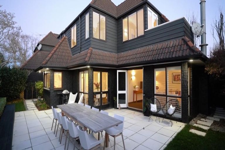 Photo of property in 27 Riverstone Road, Te Atatu Peninsula, Auckland, 0610