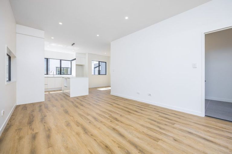 Photo of property in 17b Hogans Road, Glenfield, Auckland, 0629