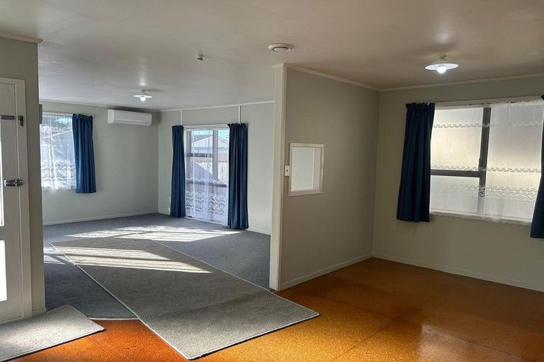 Photo of property in 12 Edwin Freeman Place, Ranui, Auckland, 0612
