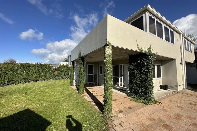 Photo of property in 23 Bernleigh Terrace, West Harbour, Auckland, 0618