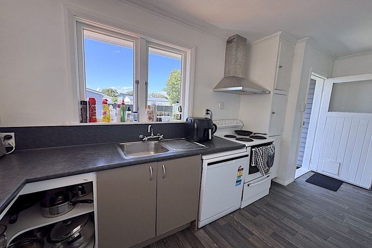 Photo of property in 12 Galway Avenue, Hokowhitu, Palmerston North, 4410