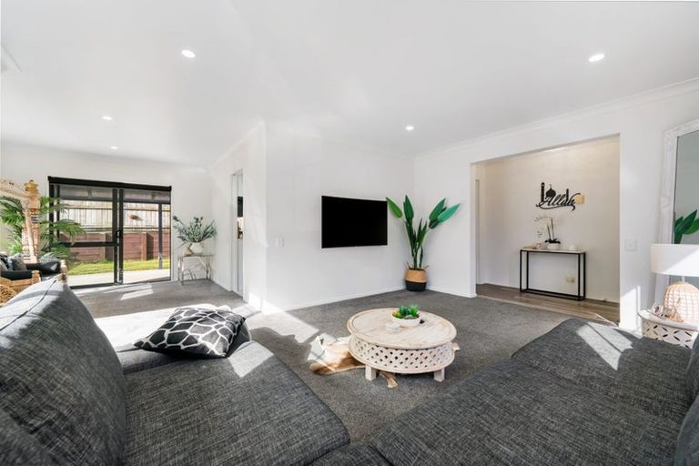 Photo of property in 82 Hillwell Drive, Henderson, Auckland, 0612