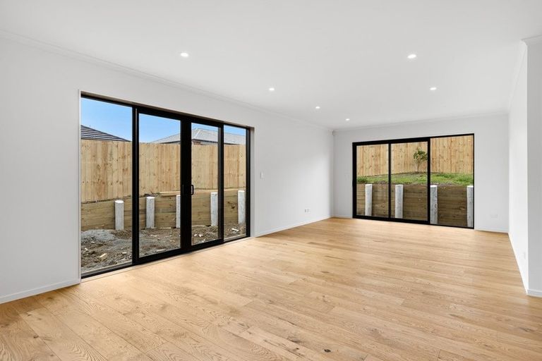 Photo of property in 42 Taikura Avenue, Red Beach, 0932