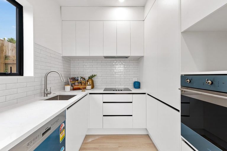 Photo of property in 49c Vera Road, Te Atatu South, Auckland, 0610