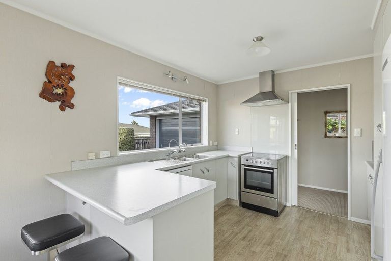 Photo of property in 4/3 Sandel Rise, Merrilands, New Plymouth, 4312