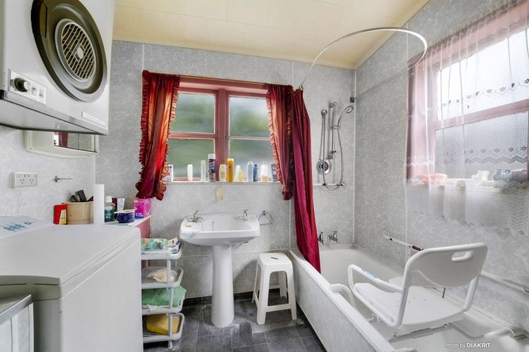 Photo of property in 70 The Parade, Island Bay, Wellington, 6023