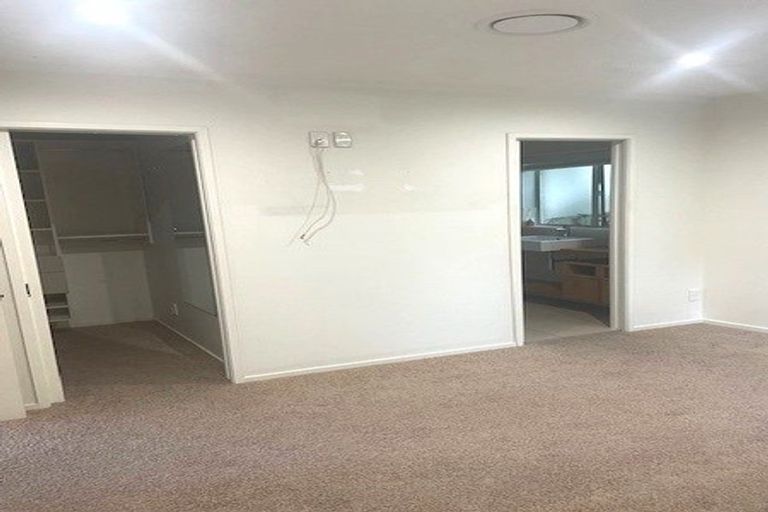 Photo of property in 2/8 Sandown Road, Rothesay Bay, Auckland, 0630