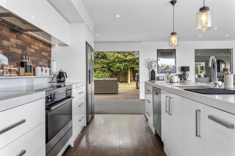 Photo of property in 76 Oakgrove Drive, Rangiora, 7400