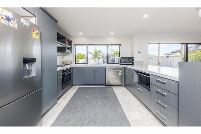 Photo of property in 8 Bellshill Close, Wattle Downs, Auckland, 2103