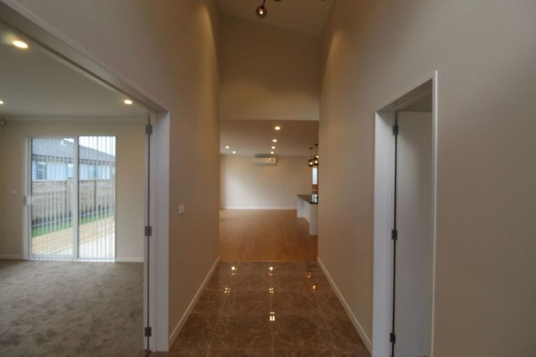 Photo of property in 17 Grove Way, Riverhead, 0820