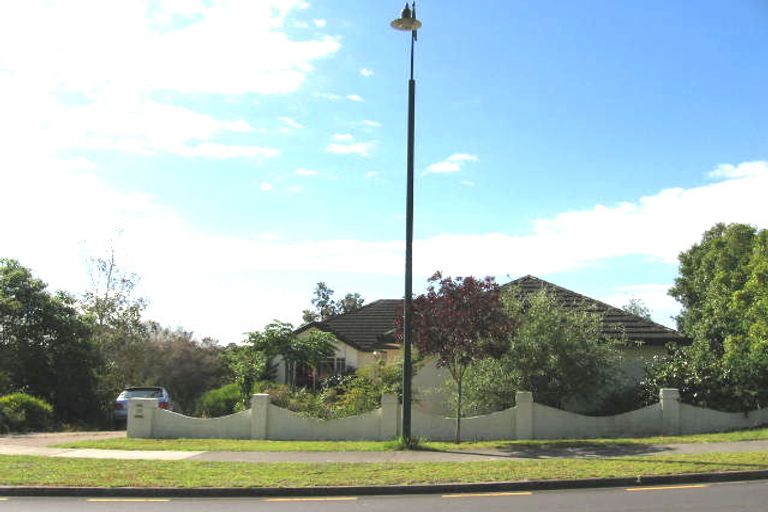 Photo of property in 25 Goldfinch Rise, Unsworth Heights, Auckland, 0632