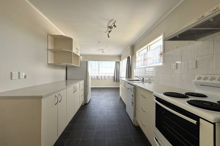 Photo of property in 114 Taikata Road, Te Atatu Peninsula, Auckland, 0610