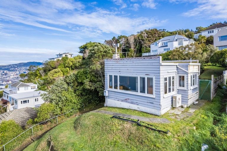 Photo of property in 104 Nicholson Road, Khandallah, Wellington, 6035