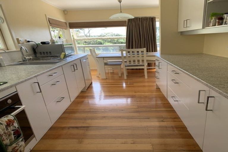 Photo of property in 2/26 Coroglen Avenue, Birkenhead, Auckland, 0626