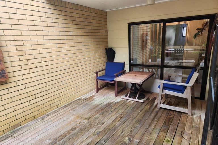 Photo of property in 2/86 Lake Road, Northcote, Auckland, 0627