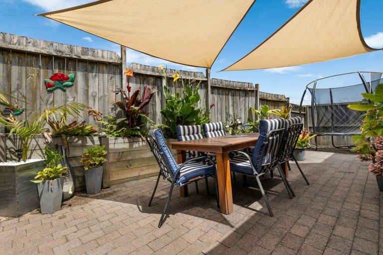 Photo of property in 2/8 Lochend Place, Highland Park, Auckland, 2010