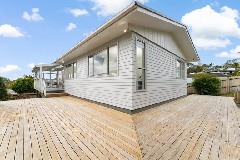 Photo of property in 52 Ayton Drive, Totara Vale, Auckland, 0629