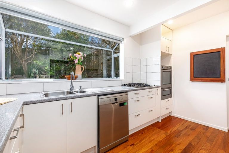 Photo of property in 7 Angell Street, Johnsonville, Wellington, 6037