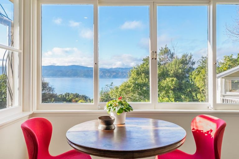 Photo of property in 46 Fortification Road, Karaka Bays, Wellington, 6022