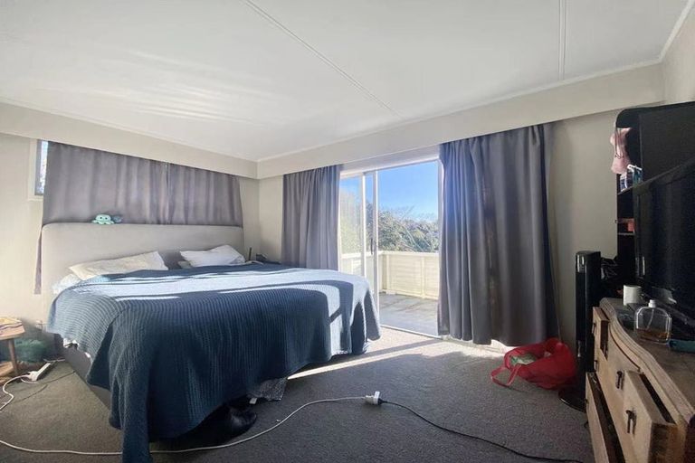 Photo of property in 11 Idyll Place, Northcross, Auckland, 0632
