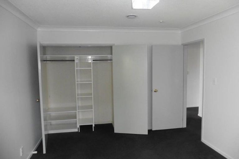 Photo of property in 37 Kirrie Avenue, Te Atatu South, Auckland, 0610