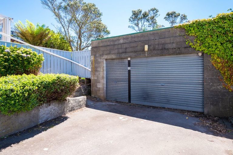Photo of property in 8 Link Road, Newlands, Wellington, 6037