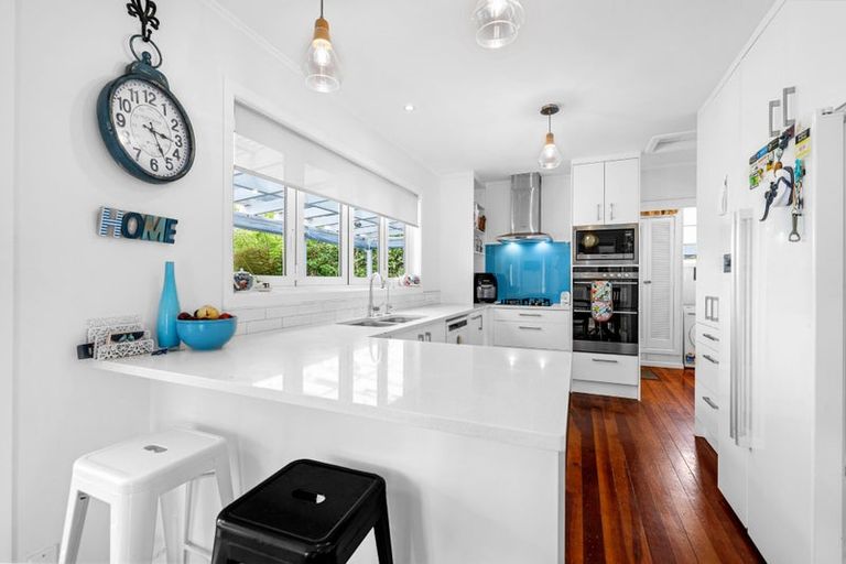 Photo of property in 43 Waimumu Road, Massey, Auckland, 0614
