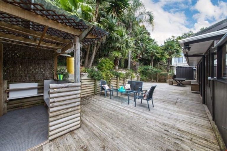 Photo of property in 86 Ayton Drive, Totara Vale, Auckland, 0629