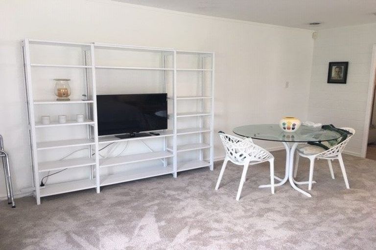 Photo of property in 174 Lakeside Drive, Orewa, 0931