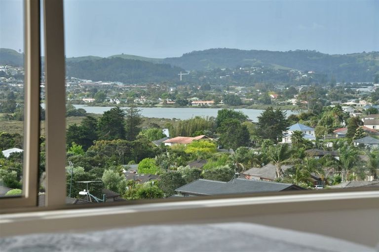 Photo of property in 9 Seagate Place, Red Beach, 0932