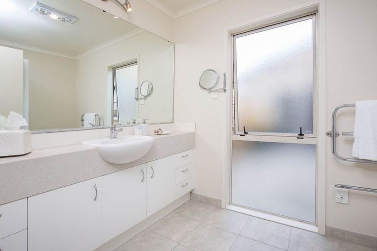 Photo of property in 4 Saltwood Street, Red Beach, 0932